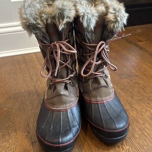 Khombu gently used snow boots